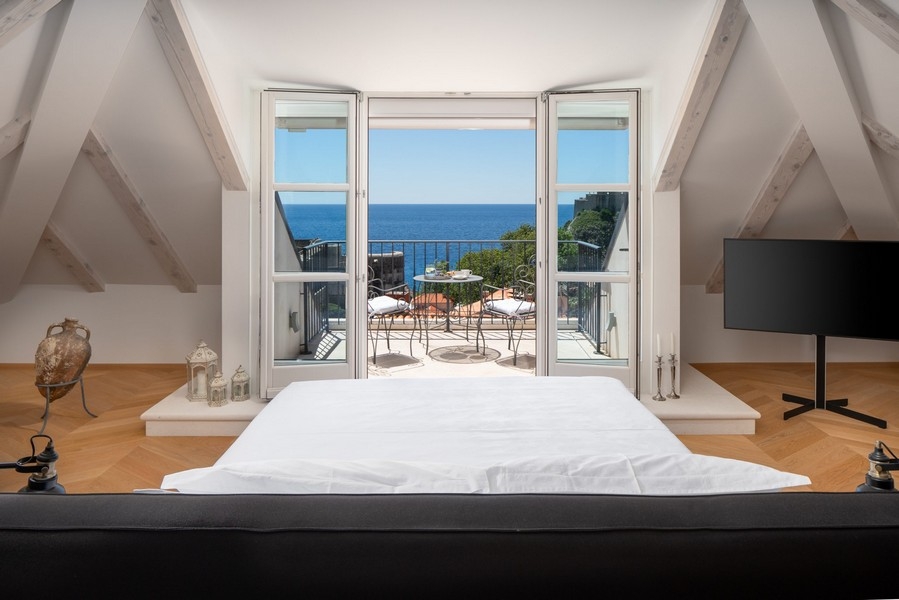 Bedroom with terrace and sea view