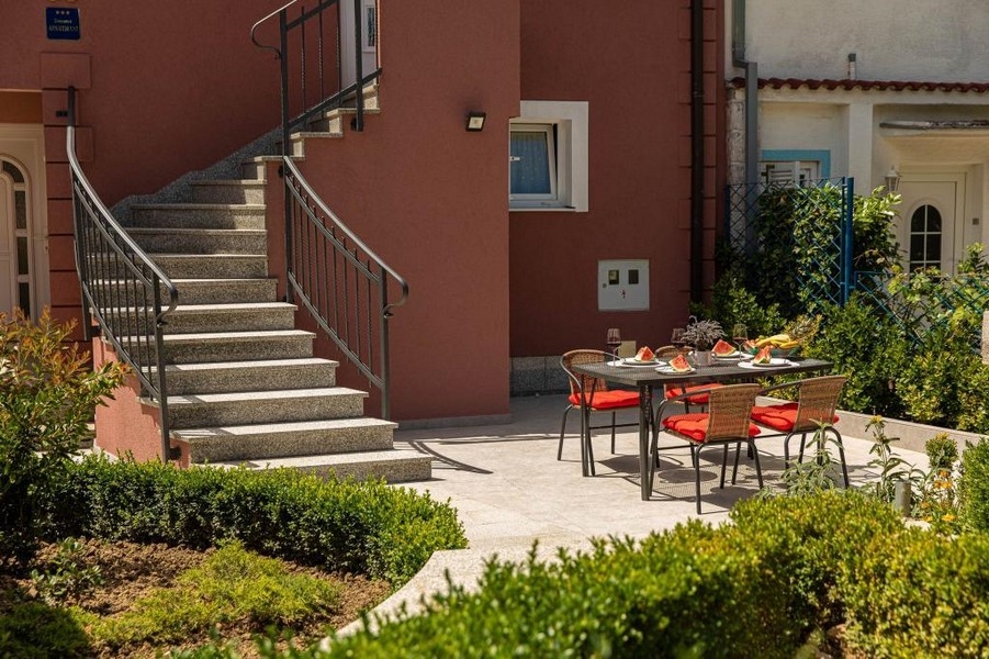 Terrace with dining table in the garden area