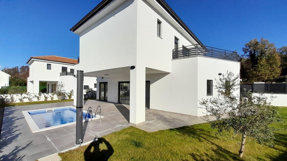 Modern house with pool for sale in Malinska on Krk.