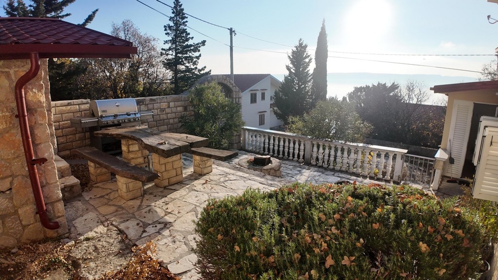 Garden area with barbecue area