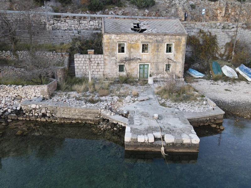 Buy a house in need of renovation in the first row to the sea in Croatia.