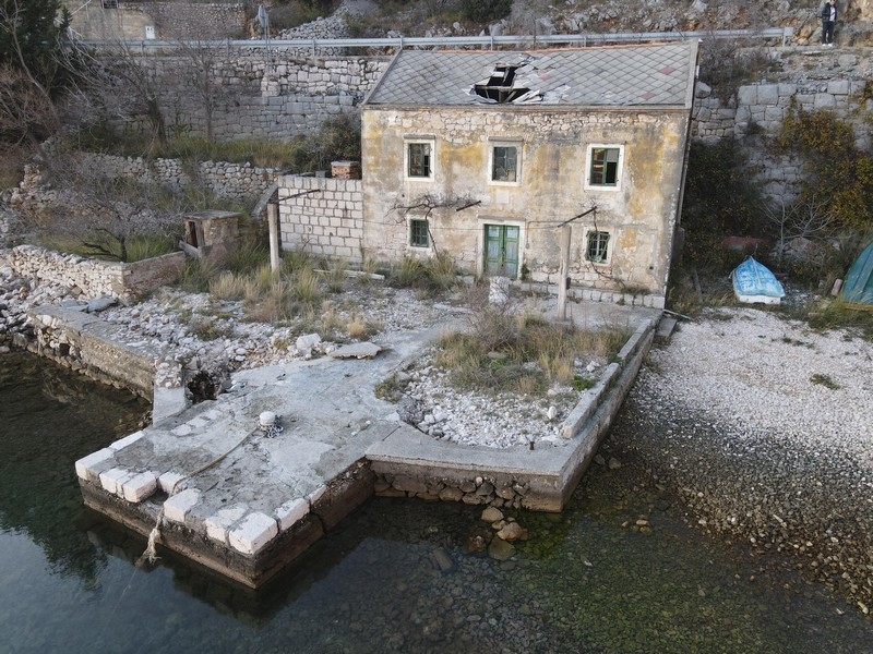 Historic stone house with direct sea access and jetty