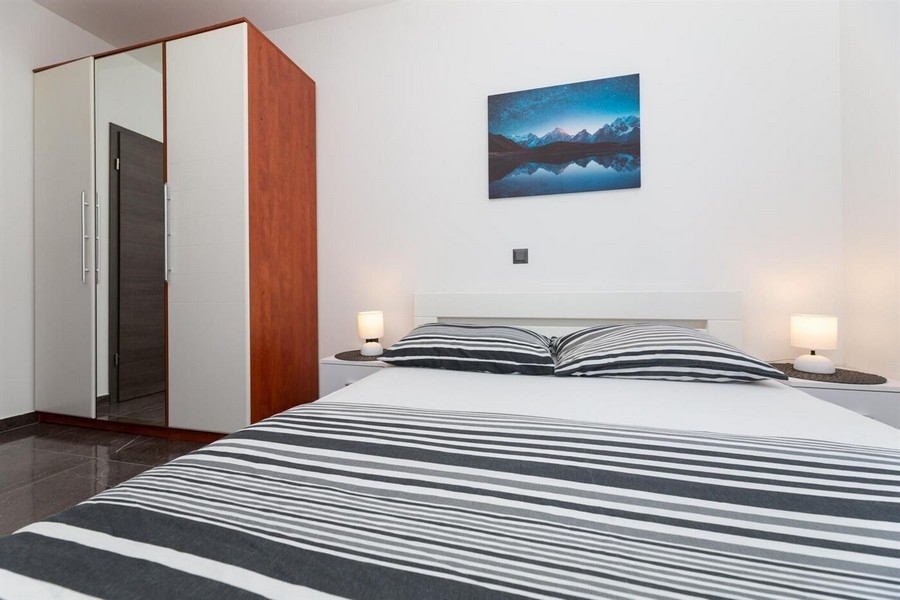 Bedroom with double bed