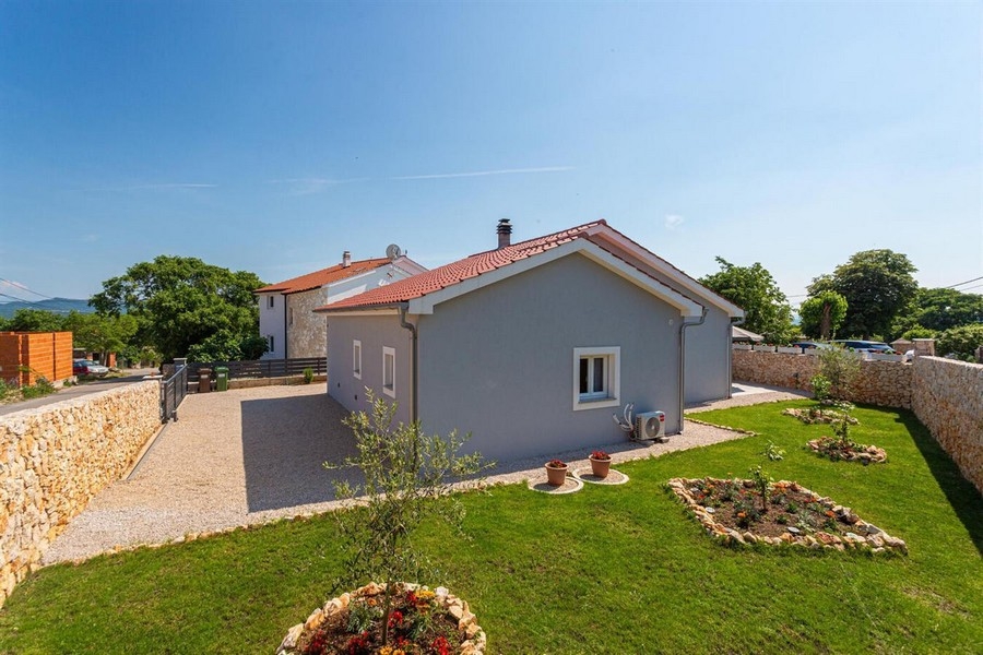 Bungalow near Vrbnik on Krk for sale - Panorama Scouting H3785.