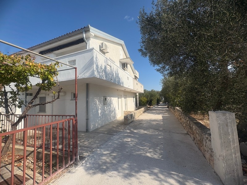 Access to property H3786 on Pasman in Croatia.