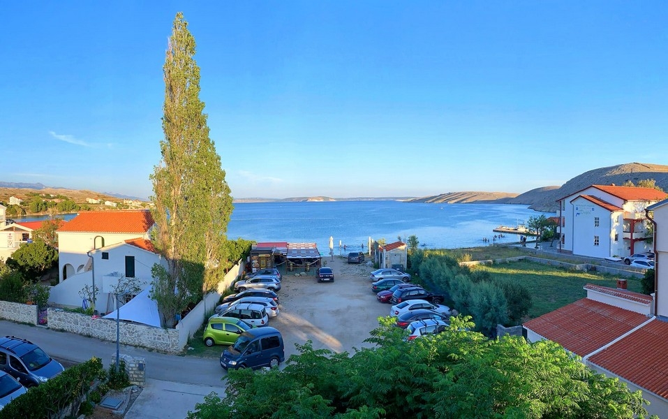 House on the island of Pag near the sea for sale.
