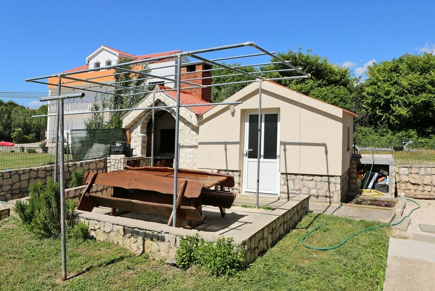 Summer kitchen in the outbuilding of property H3790.