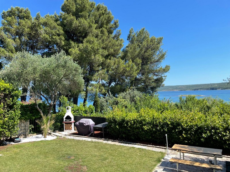 Garden with sea views and barbecue area