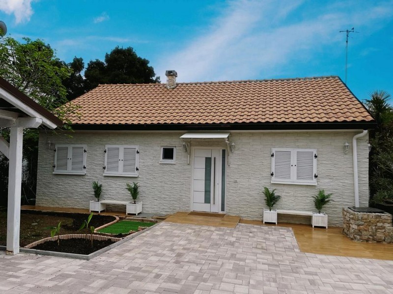 House view with front garden