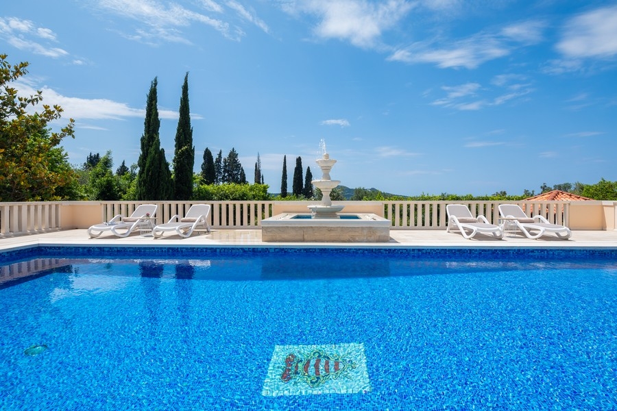 Swimming pool with fountain of Villa H3800 in Dubrovnik, Croatia.