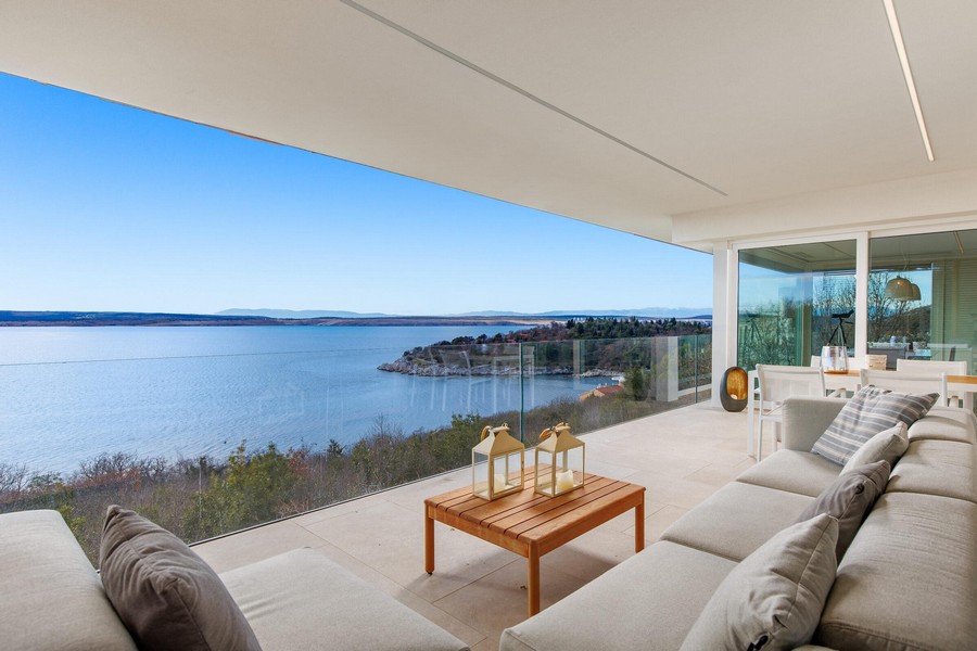 Covered terrace with sea views