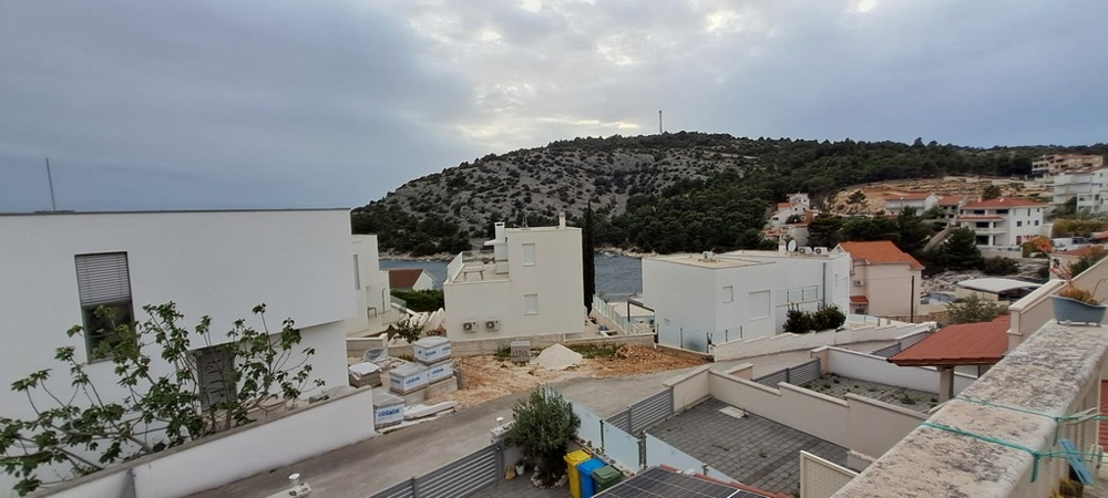 Surroundings of the semi-detached house H3805 in Dalmatia