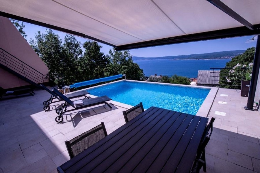 House with four residential units and pool for sale in Croatia - Panorama Scouting.