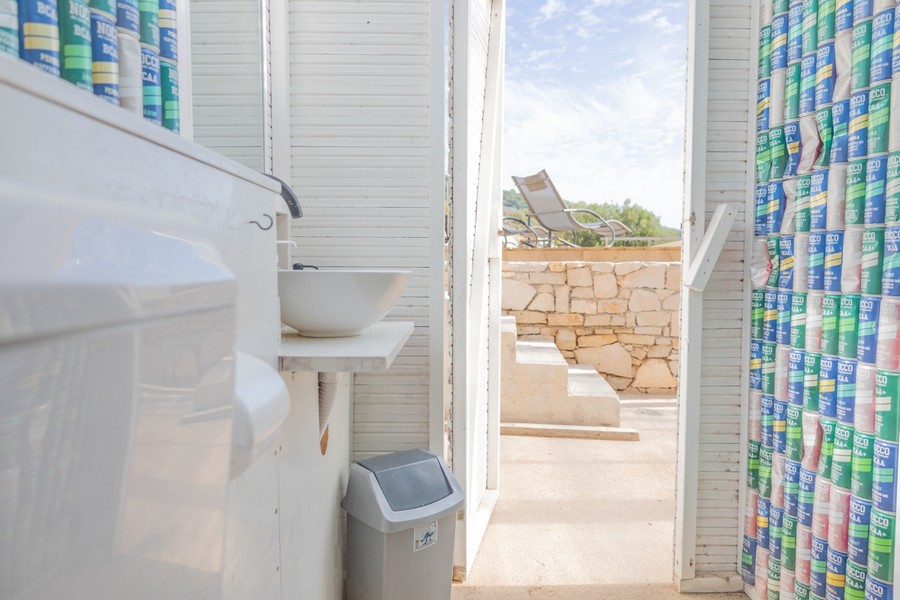 Bathroom with access to the outdoor terrace