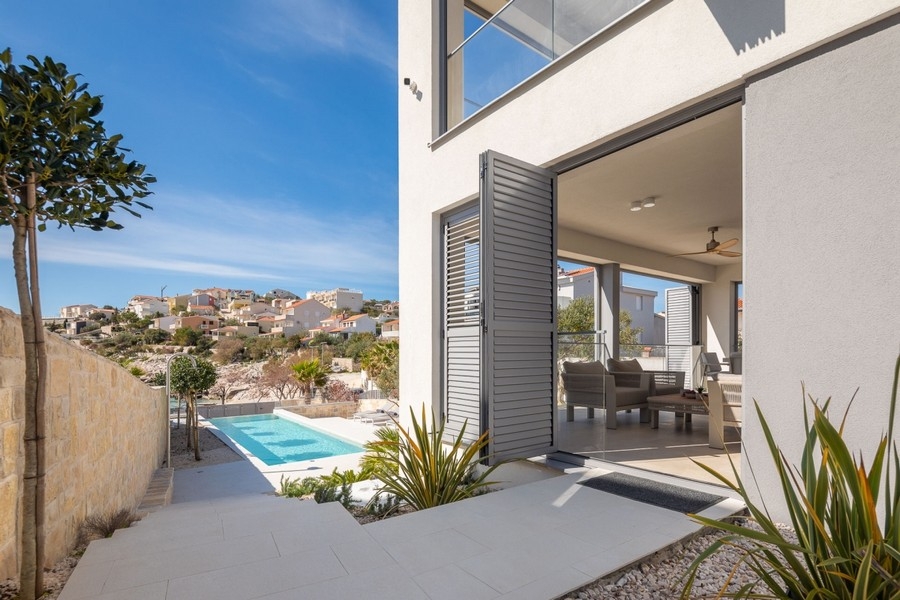 View of the terrace of the luxury property H3812 in Dalmatia.