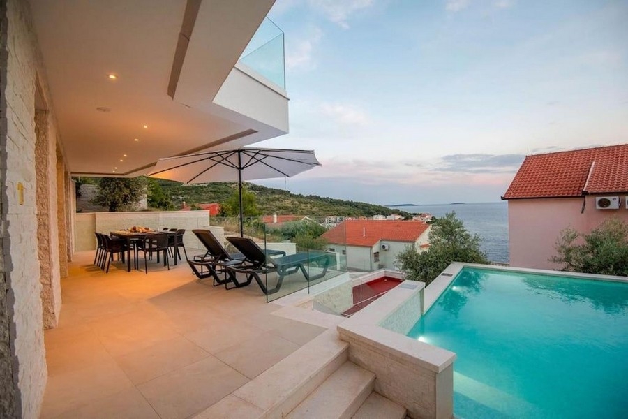 Buy villa with swimming pool near Primosten - Panorama Scouting H3815.