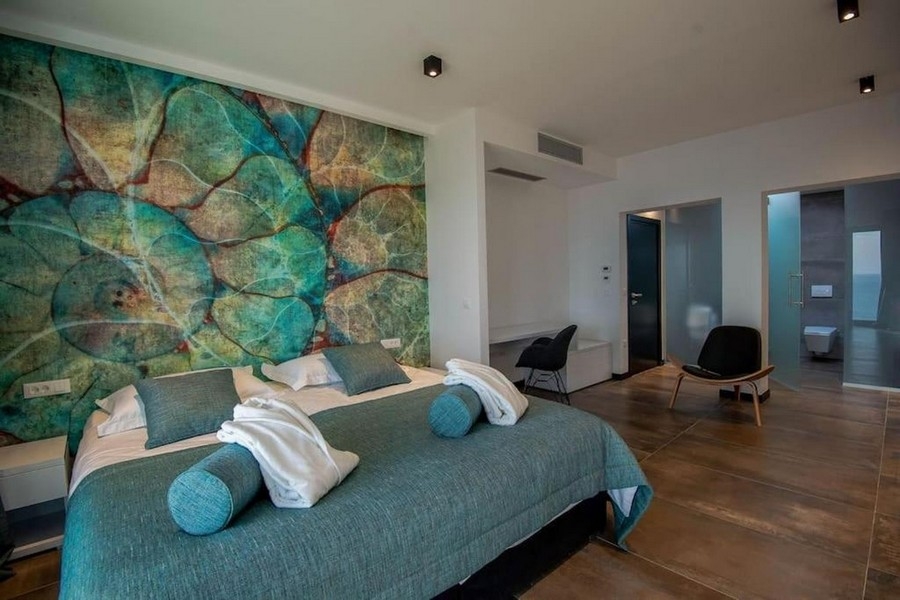 Bedroom with double bed, wall design and bathroom en-suite