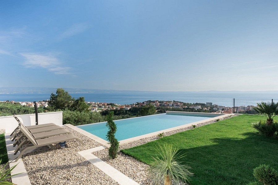 Panoramic pool and sea views - property H3816.