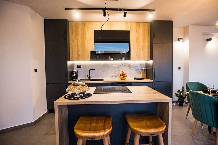 Modern kitchen with cooking island and high-quality fixtures
