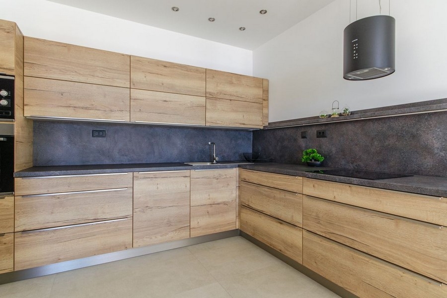 Modern fitted kitchen with wooden fronts and cooking island