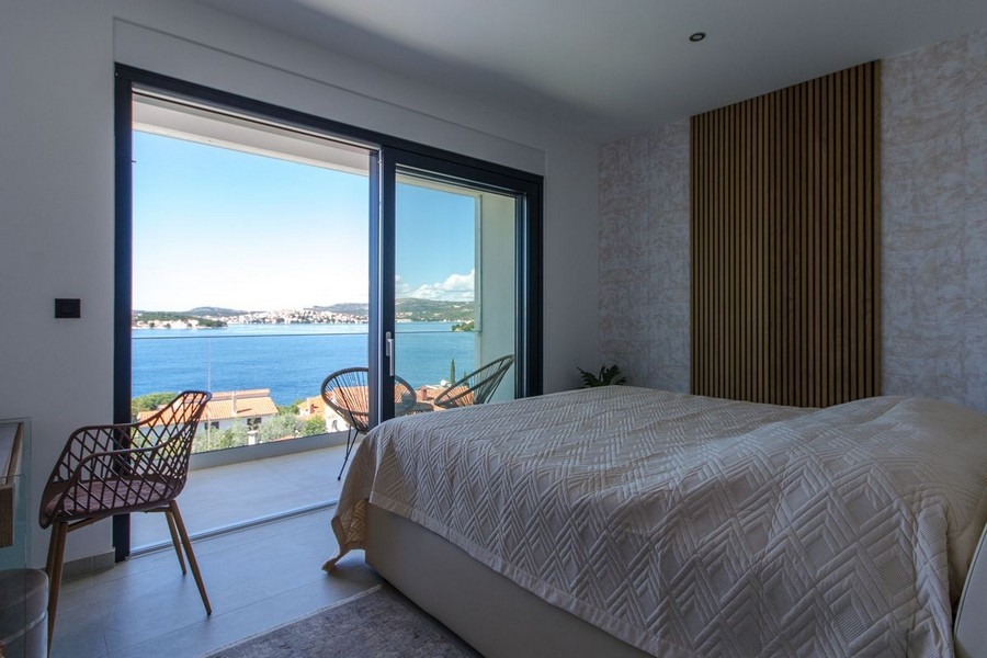 Bedroom with balcony and panoramic sea views