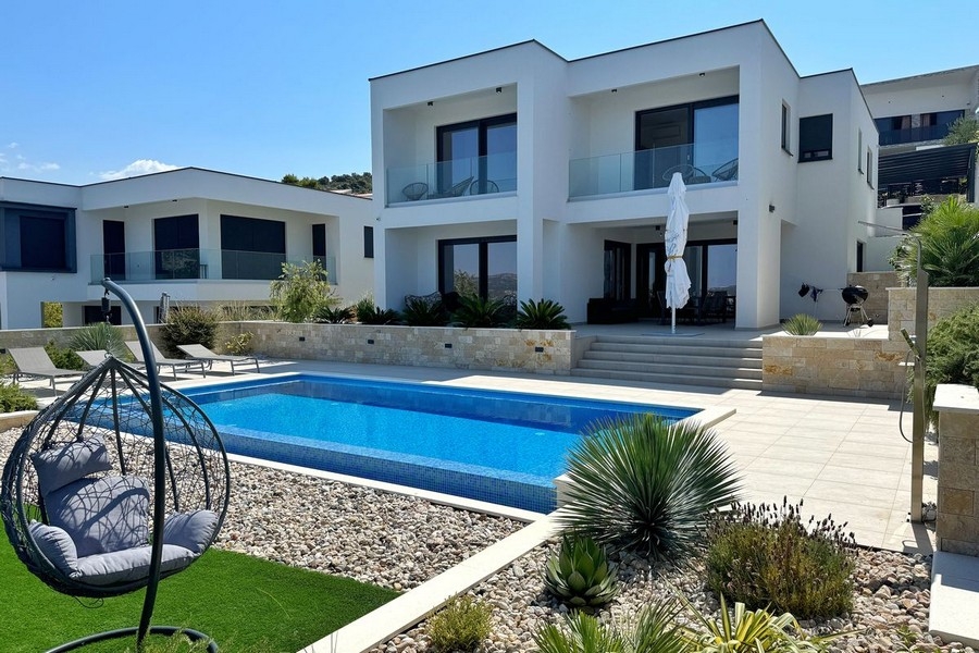 Buy a luxury villa in Croatia - Panorama Scouting H3818.