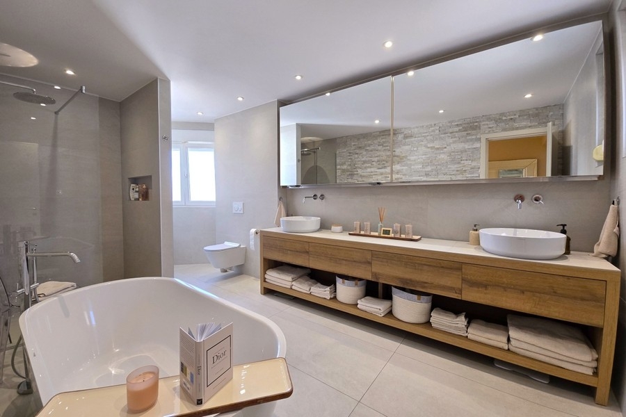 Bathroom with free-standing bathtub and double sinks