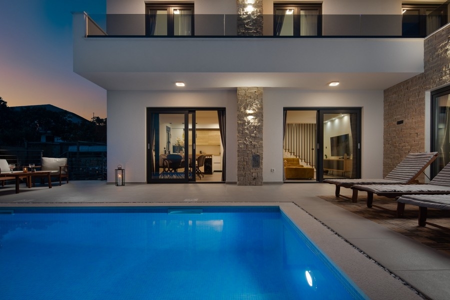 Villa with swimming pool near Split in Croatia for sale - H3825.