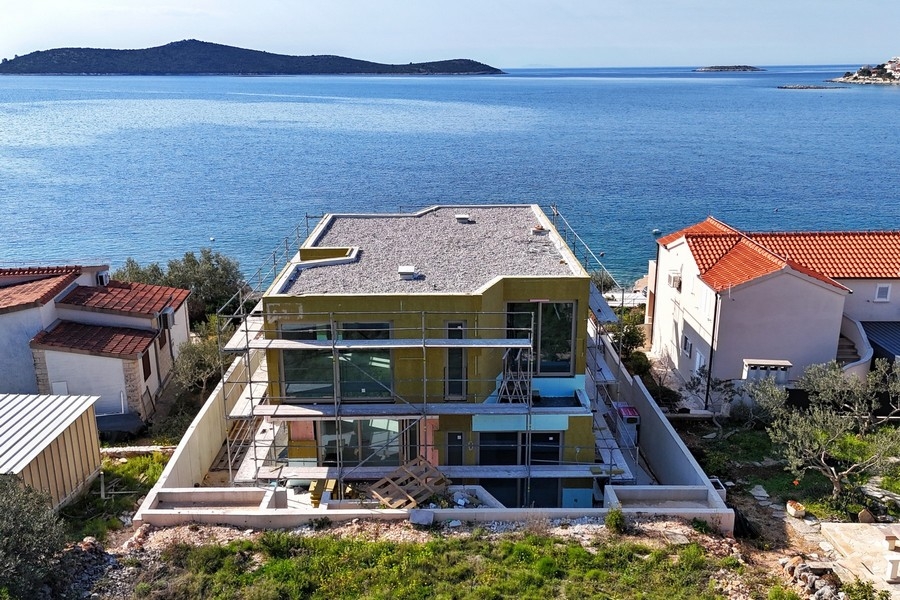 High shell of villa H3826 directly by the sea in Croatia - real estate agent: Panorama Scouting.