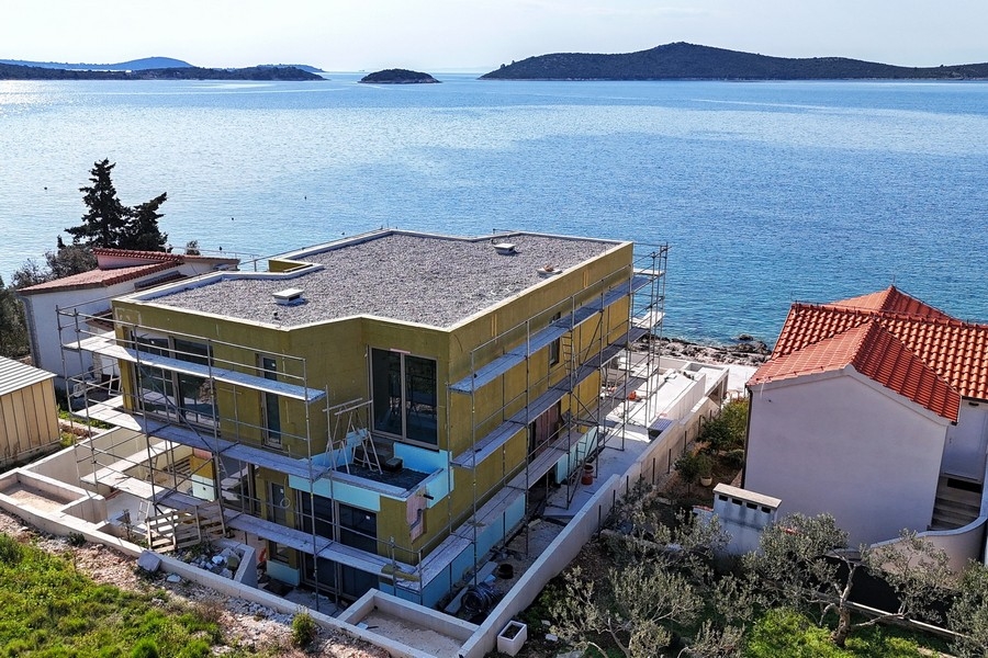 Buy a luxury villa directly by the sea - Panorama Scouting H3826.