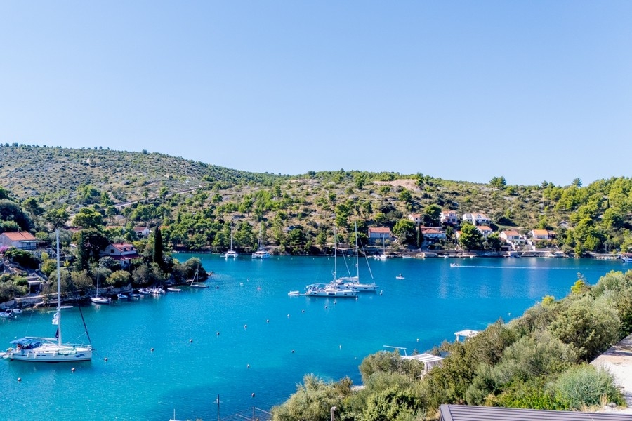 House on the island of Brac - H3830 for sale.