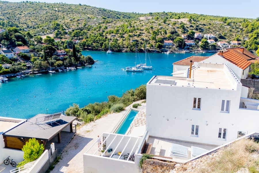 Villa near the sea for sale on Brac in Croatia.