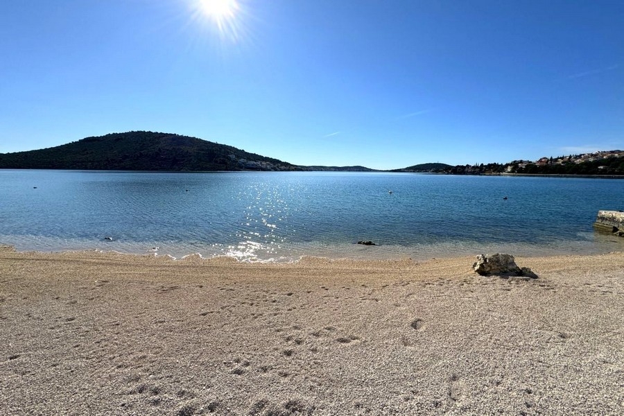 Buy a villa in the 1st row to the sea in Croatia.