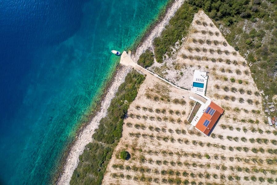 Property with maximum privacy on a deserted island in Dalmatia