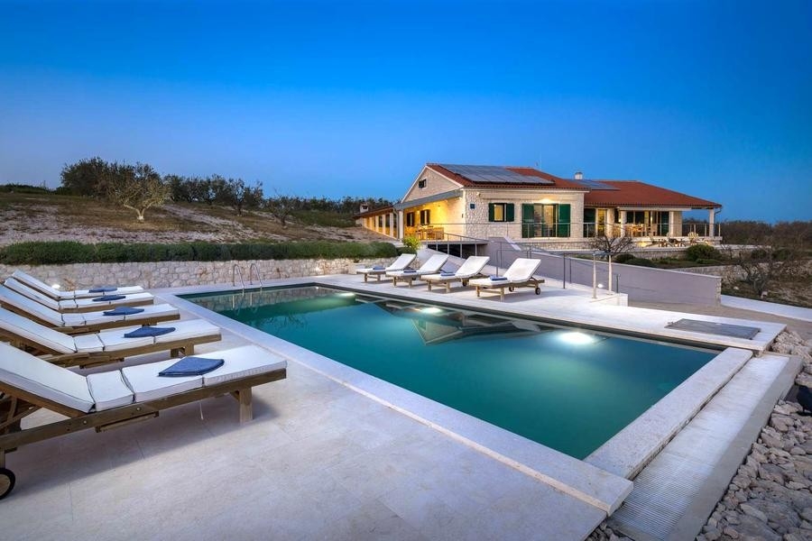 Villa with swimming pool and sea view on island near Zadar