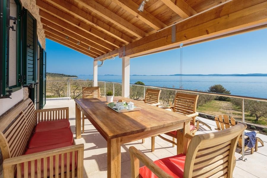 Covered terrace with table and sea view