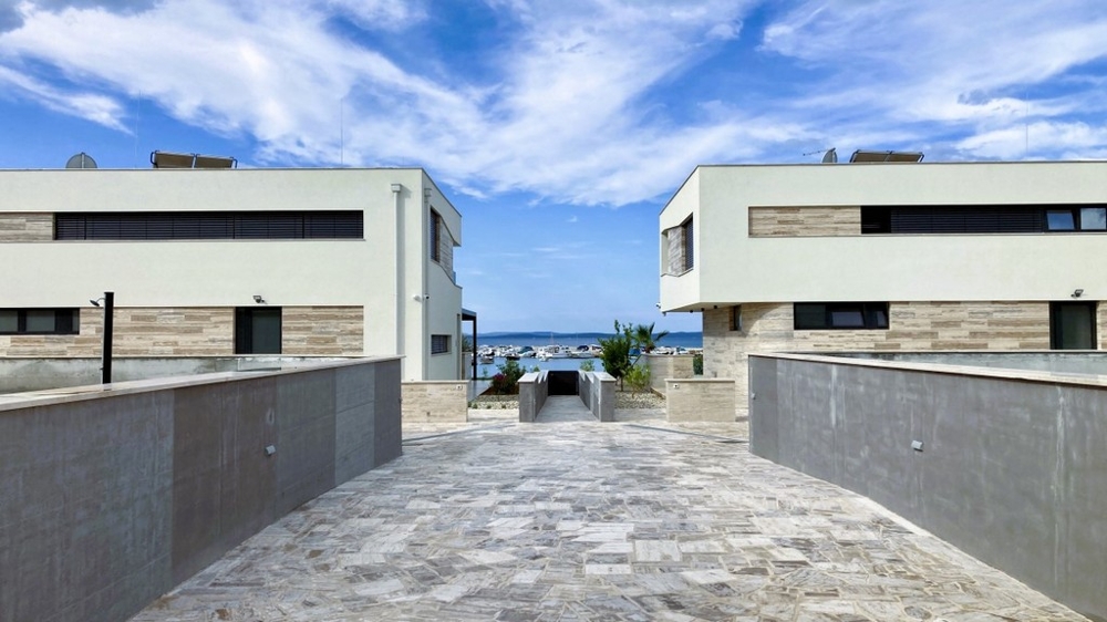 Access to the seafront of property H3846 in Privlaka, Dalmatia.