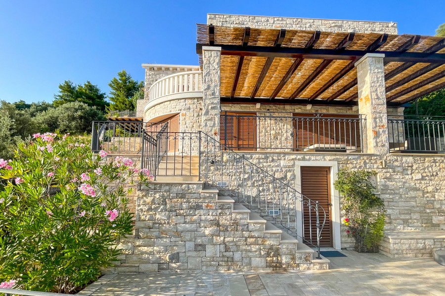 Stone house with sea views and property right on the water