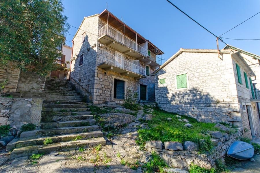 Buy a semi-detached house by the sea in Croatia - property H3850.
