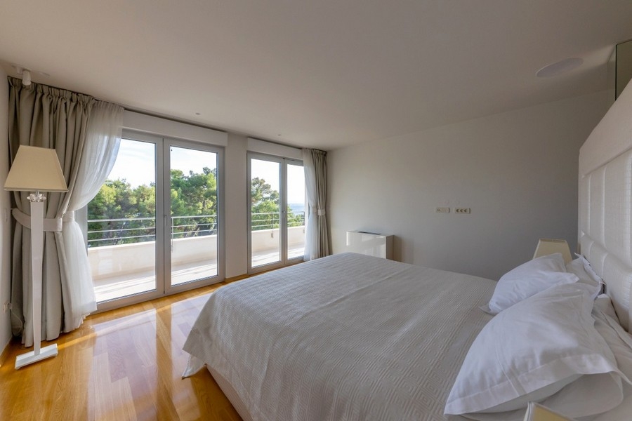 Bedroom with balcony and view of the greenery