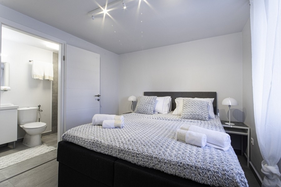 Bedroom with double bed and bathroom en suite