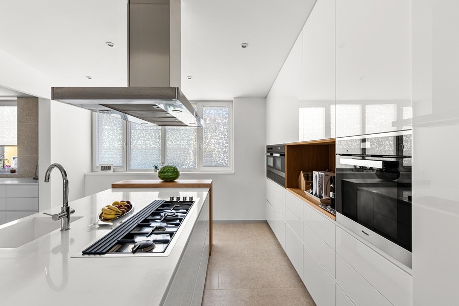 Modern kitchen with cooking island and built-in appliances