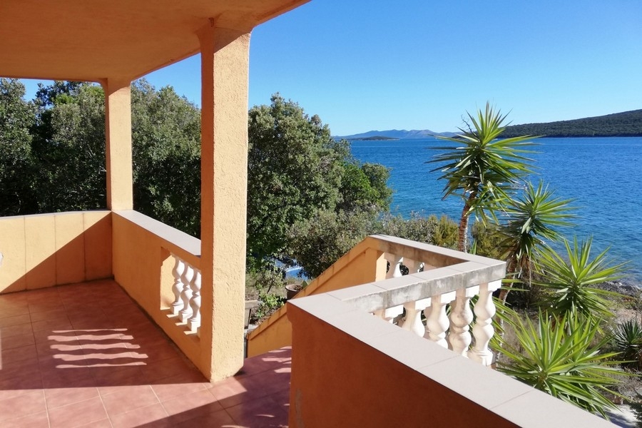 Seafront house for sale on the island of Rivanj in Croatia.