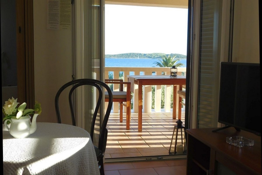 Balcony with sea views and access from the living area