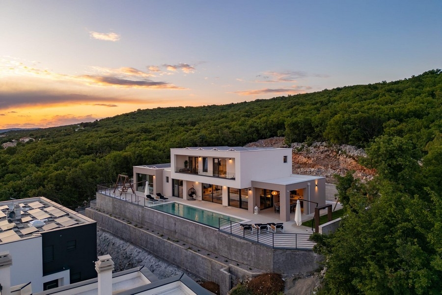 Villa with pool near Rijeka in Croatia for sale - H3867.