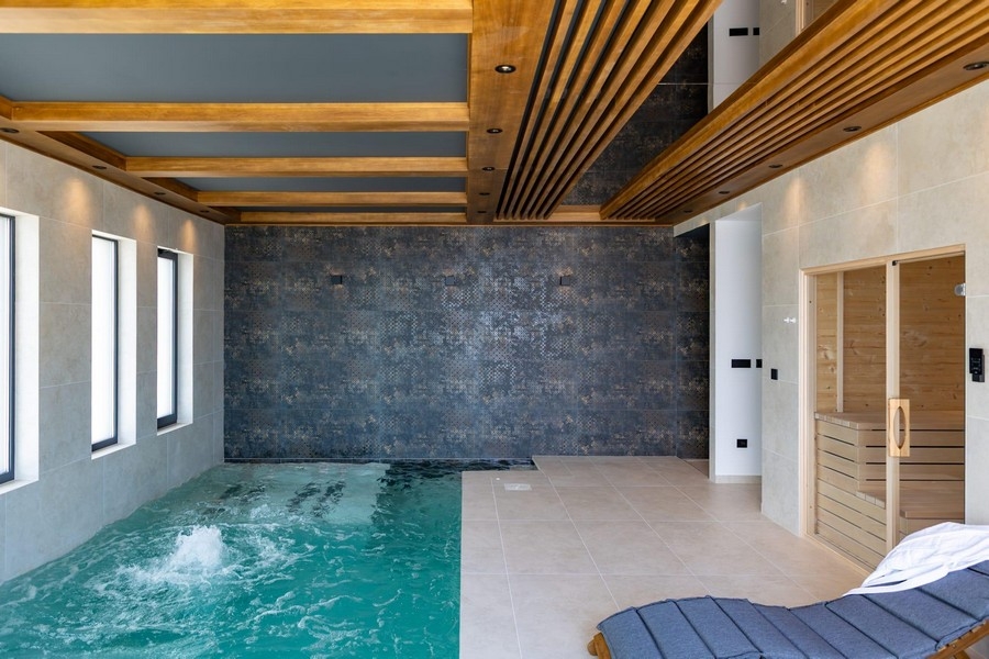 Wellness area with indoor pool and sauna
