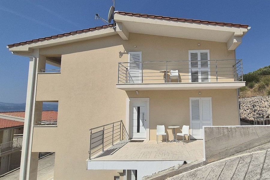 Apartment house in Dalmatia for sale.