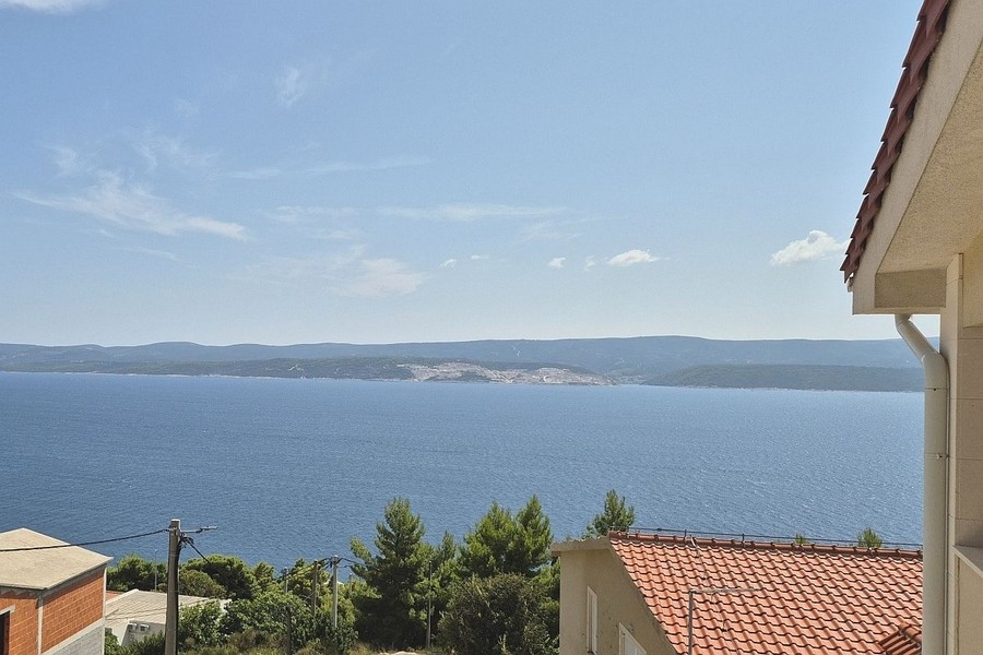 Sea view of the offer H3869 near Omis in Dalmatia.