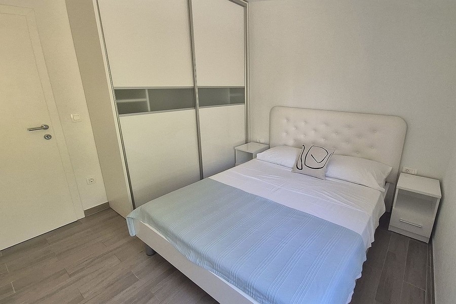 Bedroom with built-in wardrobe and double bed
