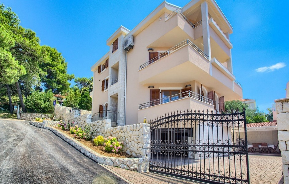 Large villa for sale in Croatia - Panorama Scouting.